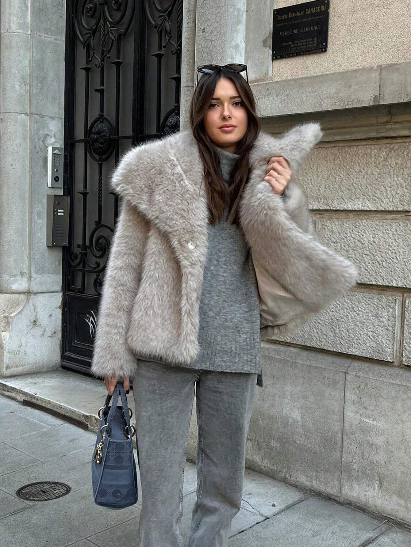 Cappotto in pelliccia sintetica a maniche lunghe