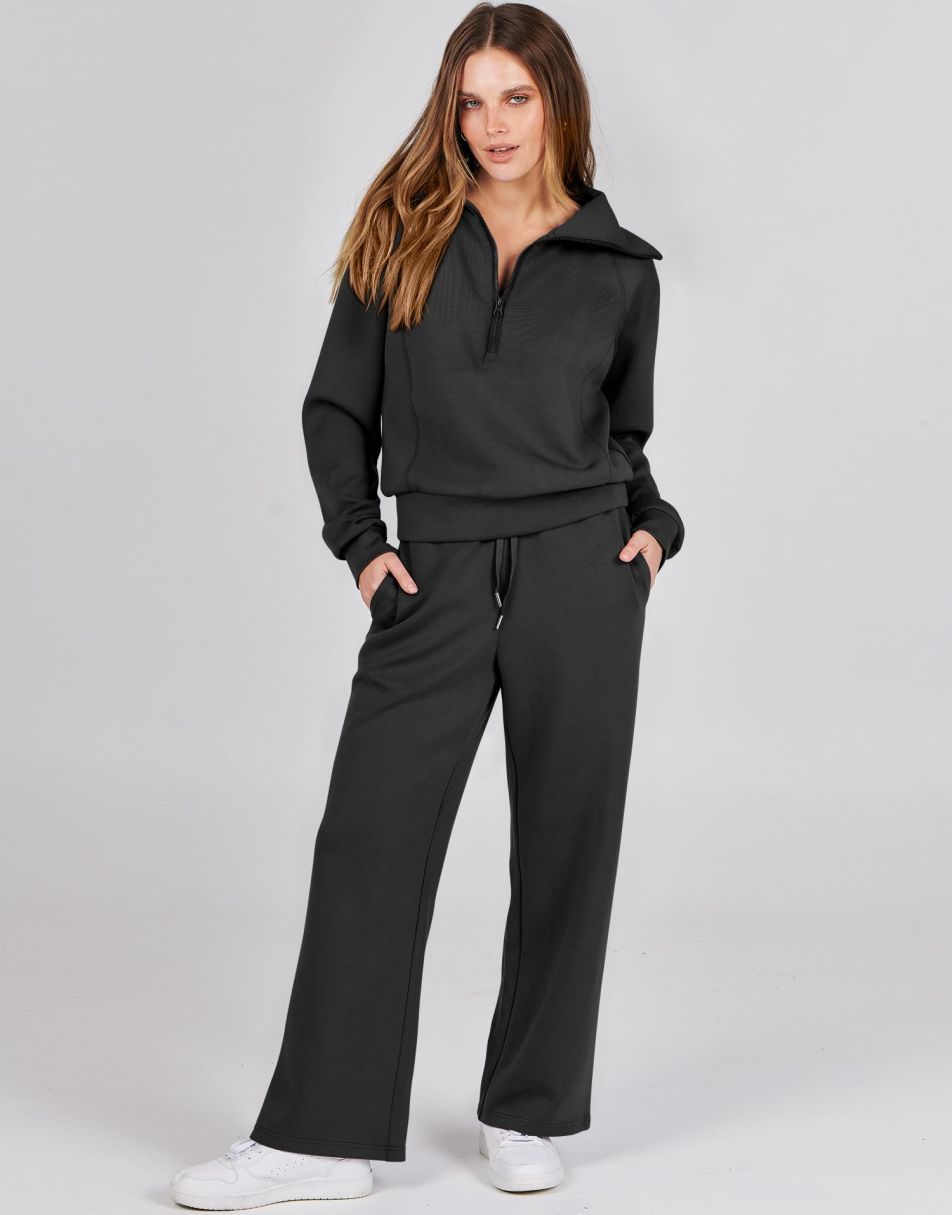 Completo lounge di lusso con mezza zip