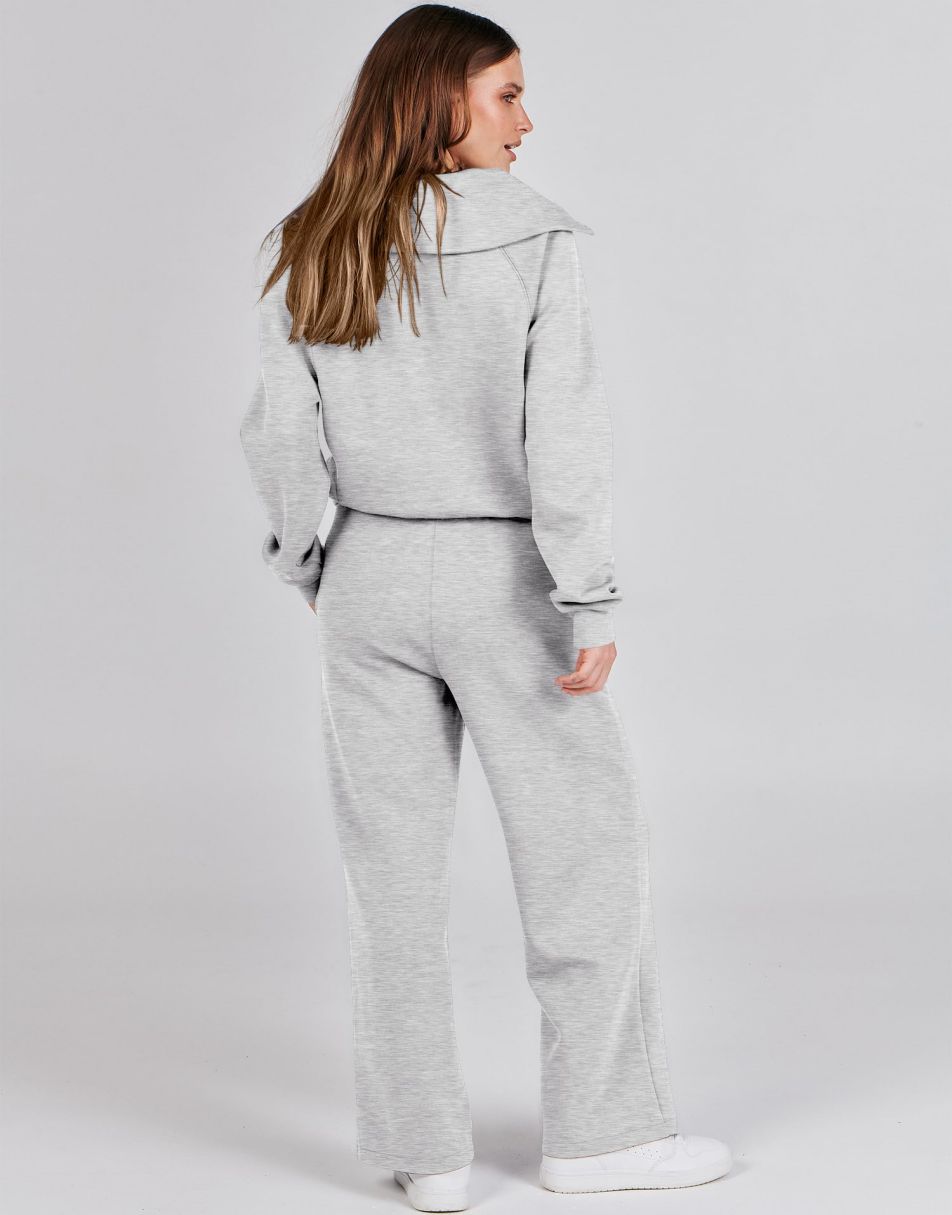 Completo lounge di lusso con mezza zip