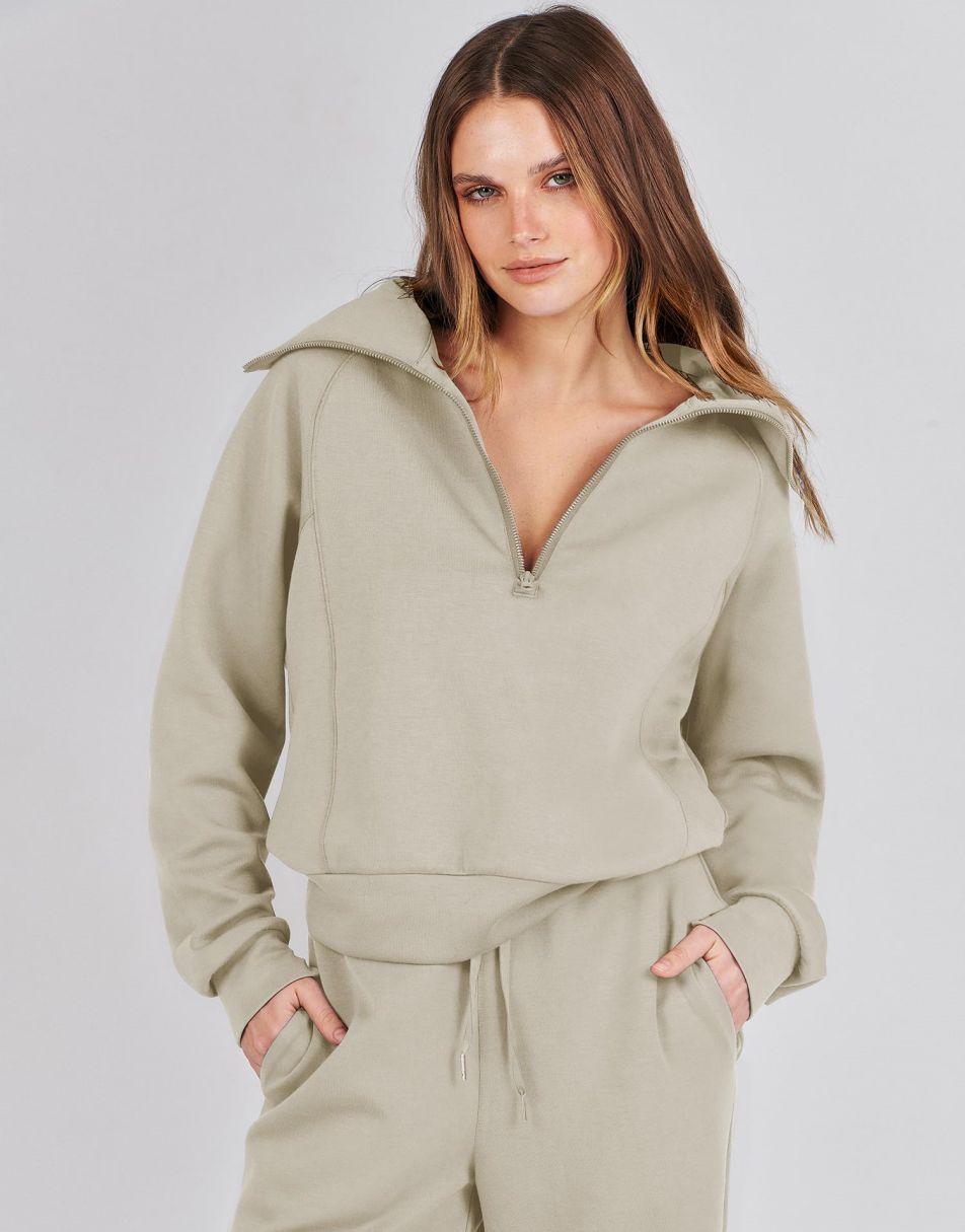 Completo lounge di lusso con mezza zip