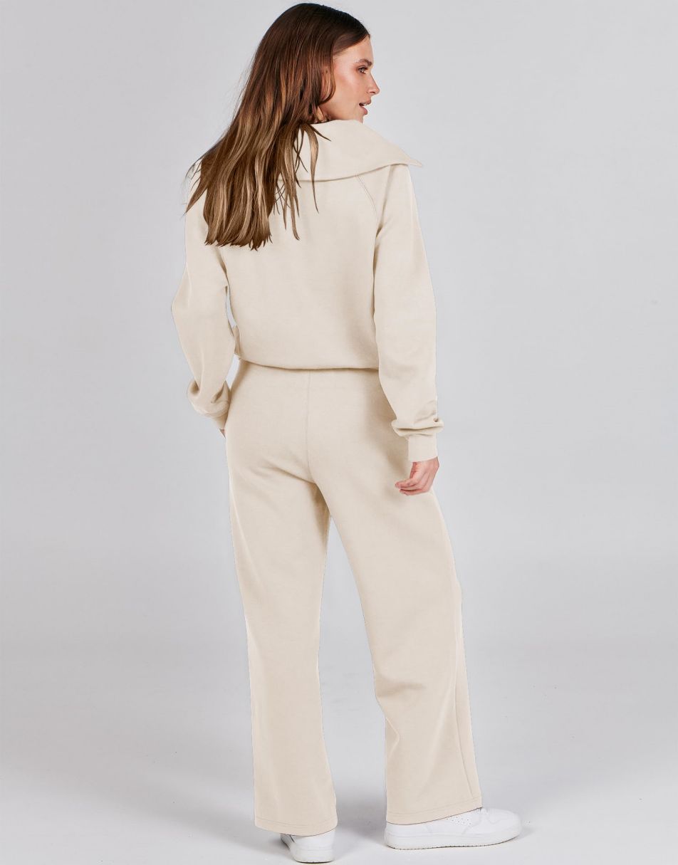 Completo lounge di lusso con mezza zip