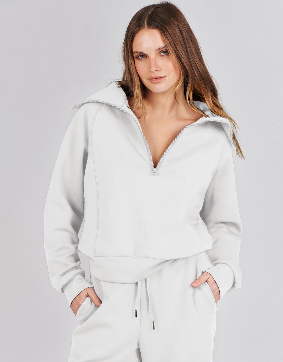 Completo lounge di lusso con mezza zip