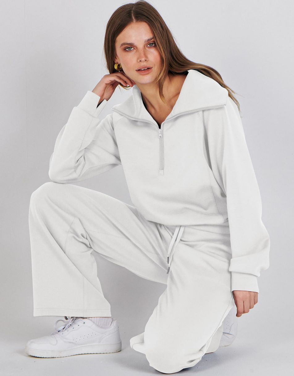 Completo lounge di lusso con mezza zip
