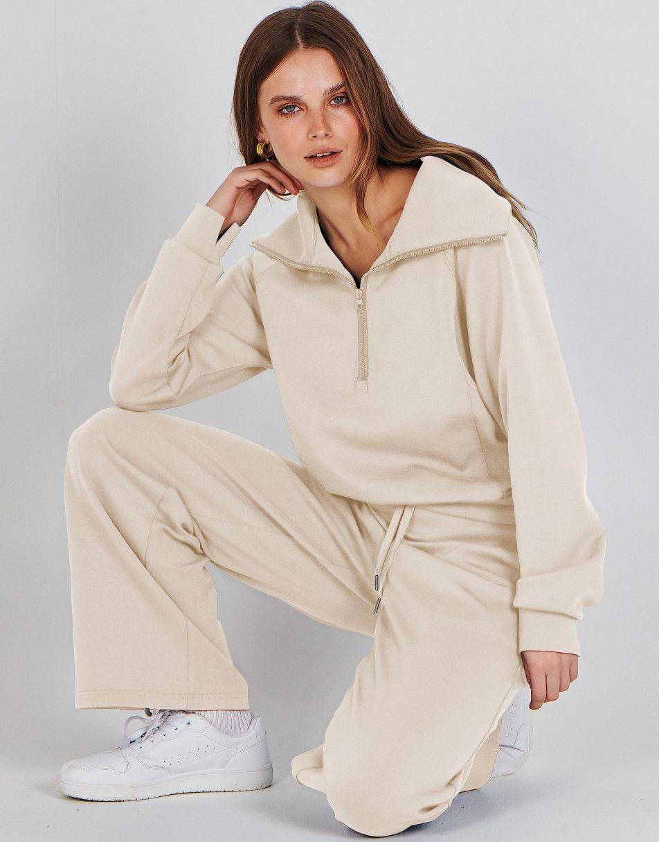 Completo lounge di lusso con mezza zip