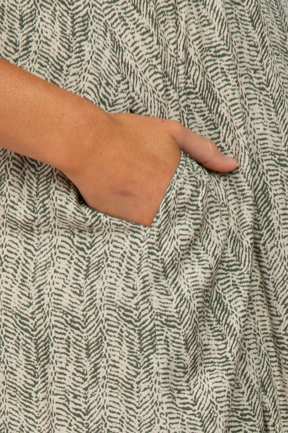 Maxi abito senza maniche stampato fantasia olive