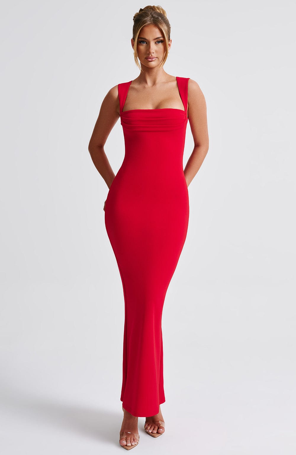 Flamara – Abito Scolpito a Collo Quadrato