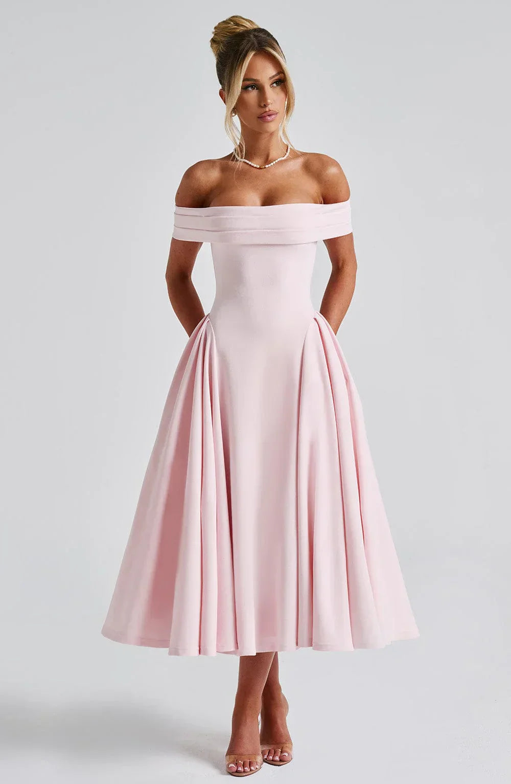 Antonia – Abito midi plissettato con spalle scoperte