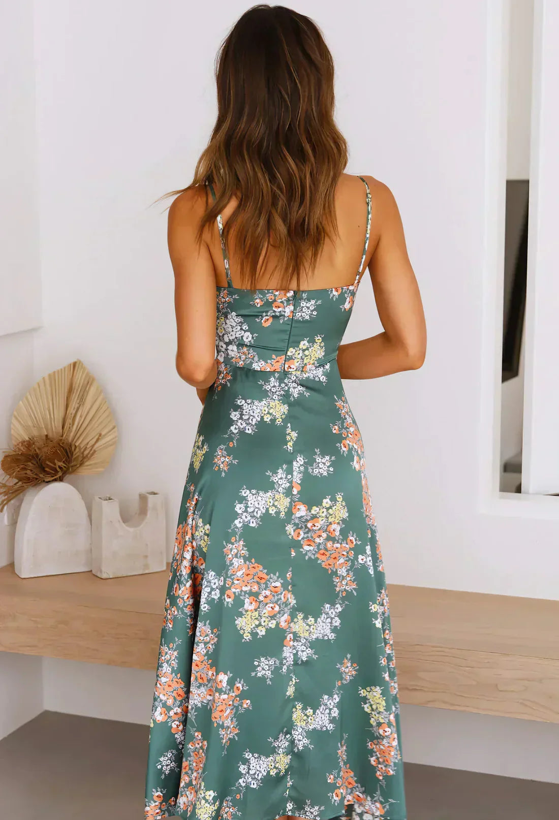 Nikkie – Vestito con Cut-Out e Allacciatura sul Davanti