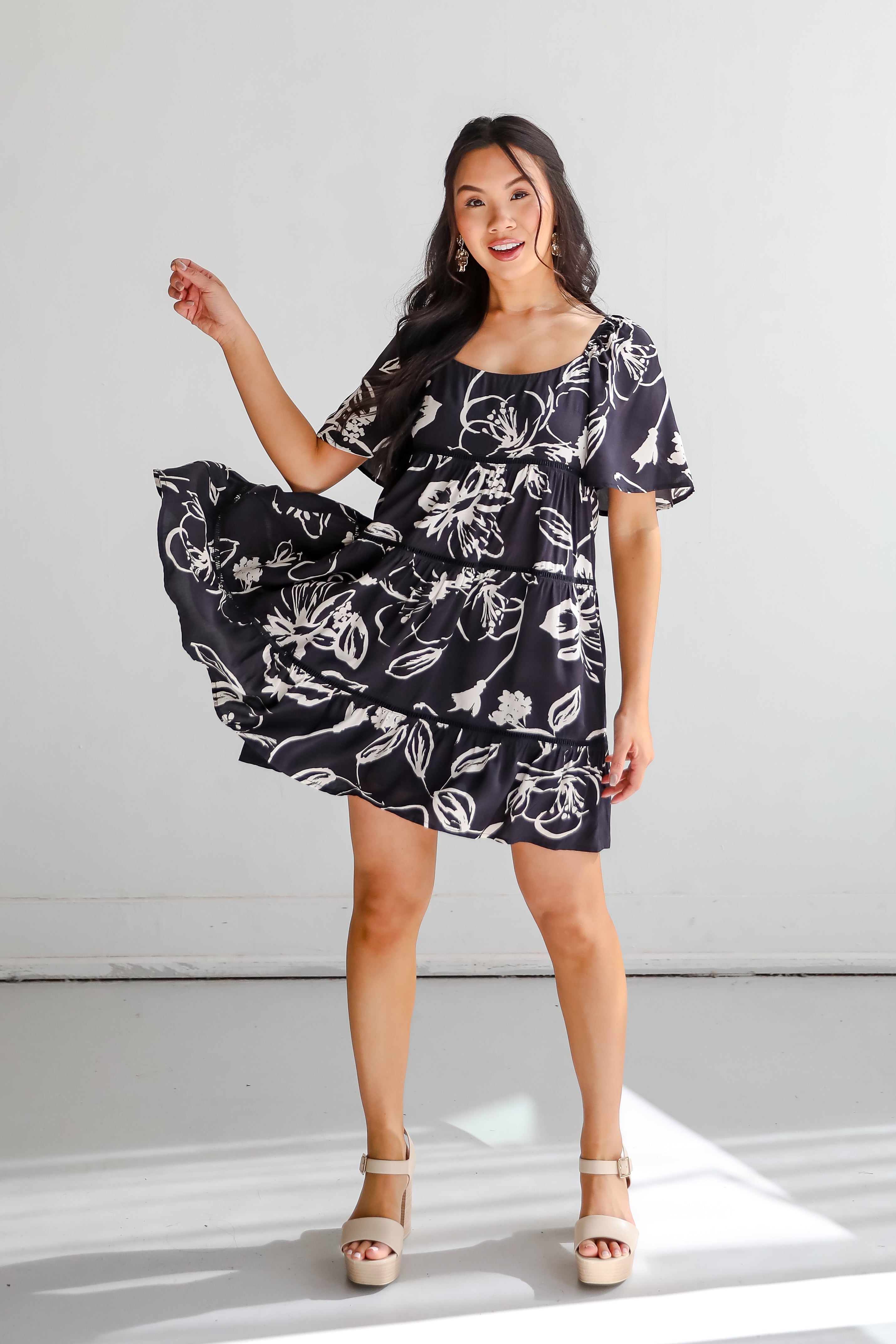 Isle - Vestito Corto a Balze Floreale Nero