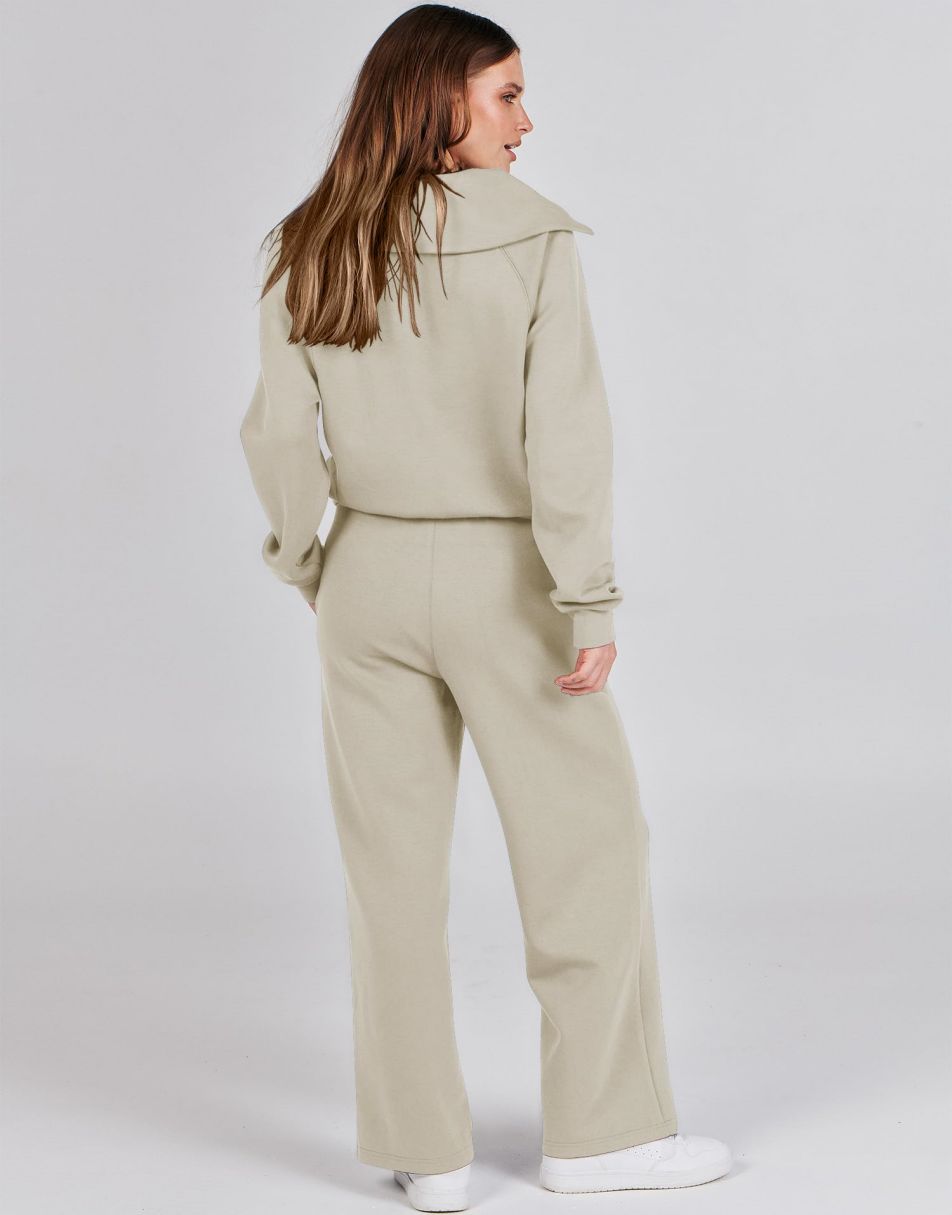 Completo lounge di lusso con mezza zip