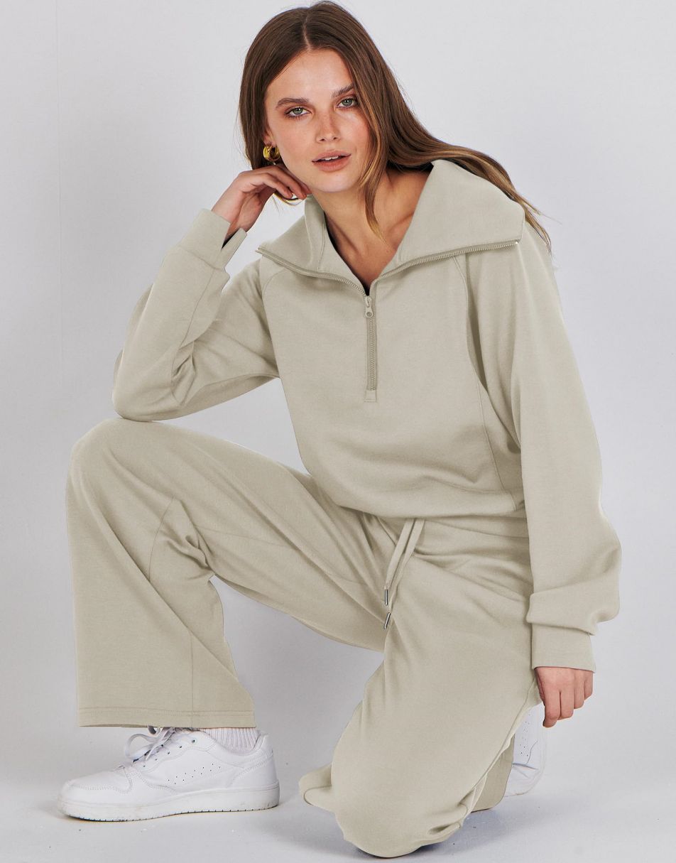 Completo lounge di lusso con mezza zip