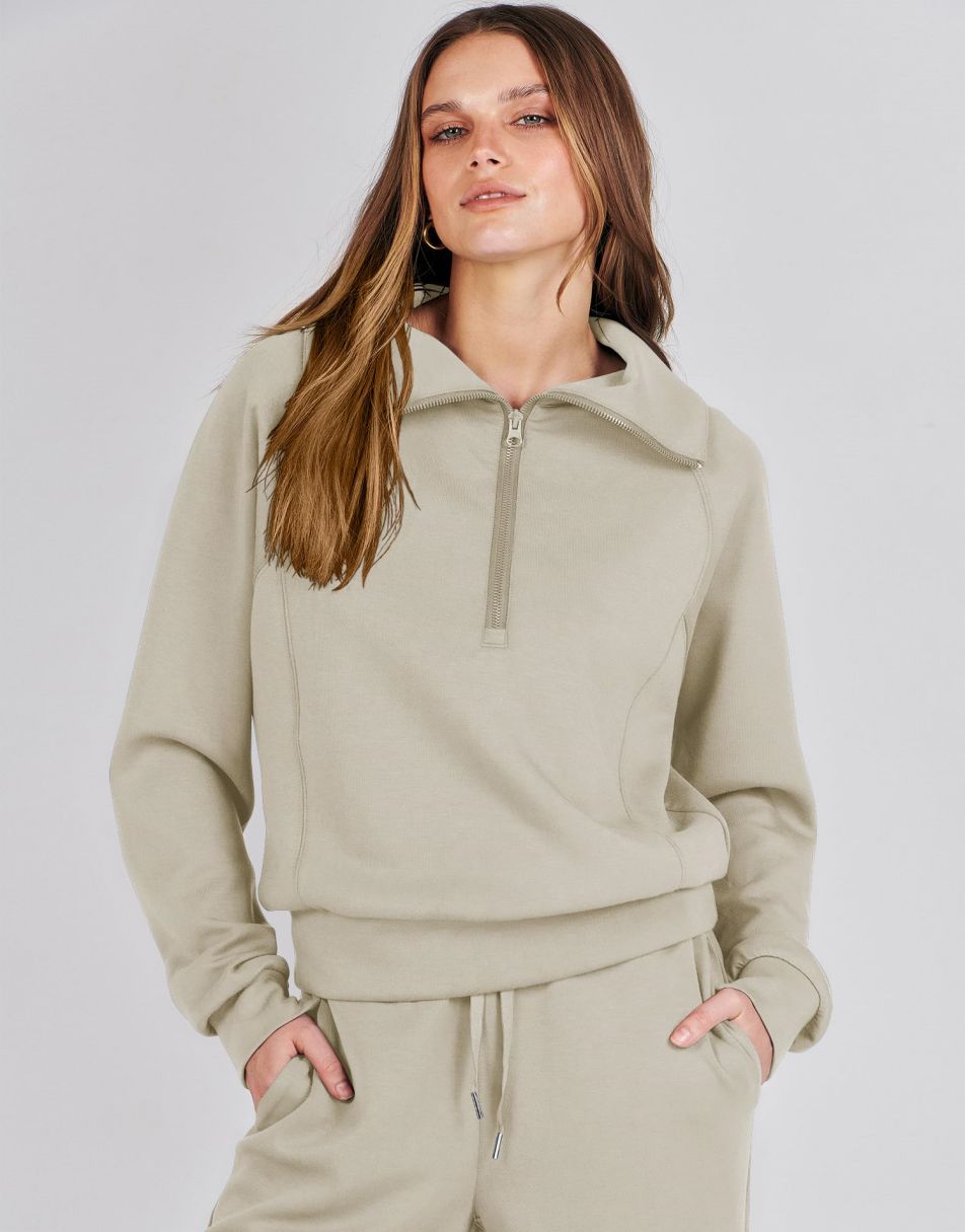 Completo lounge di lusso con mezza zip