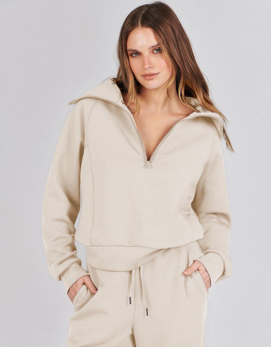 Completo lounge di lusso con mezza zip