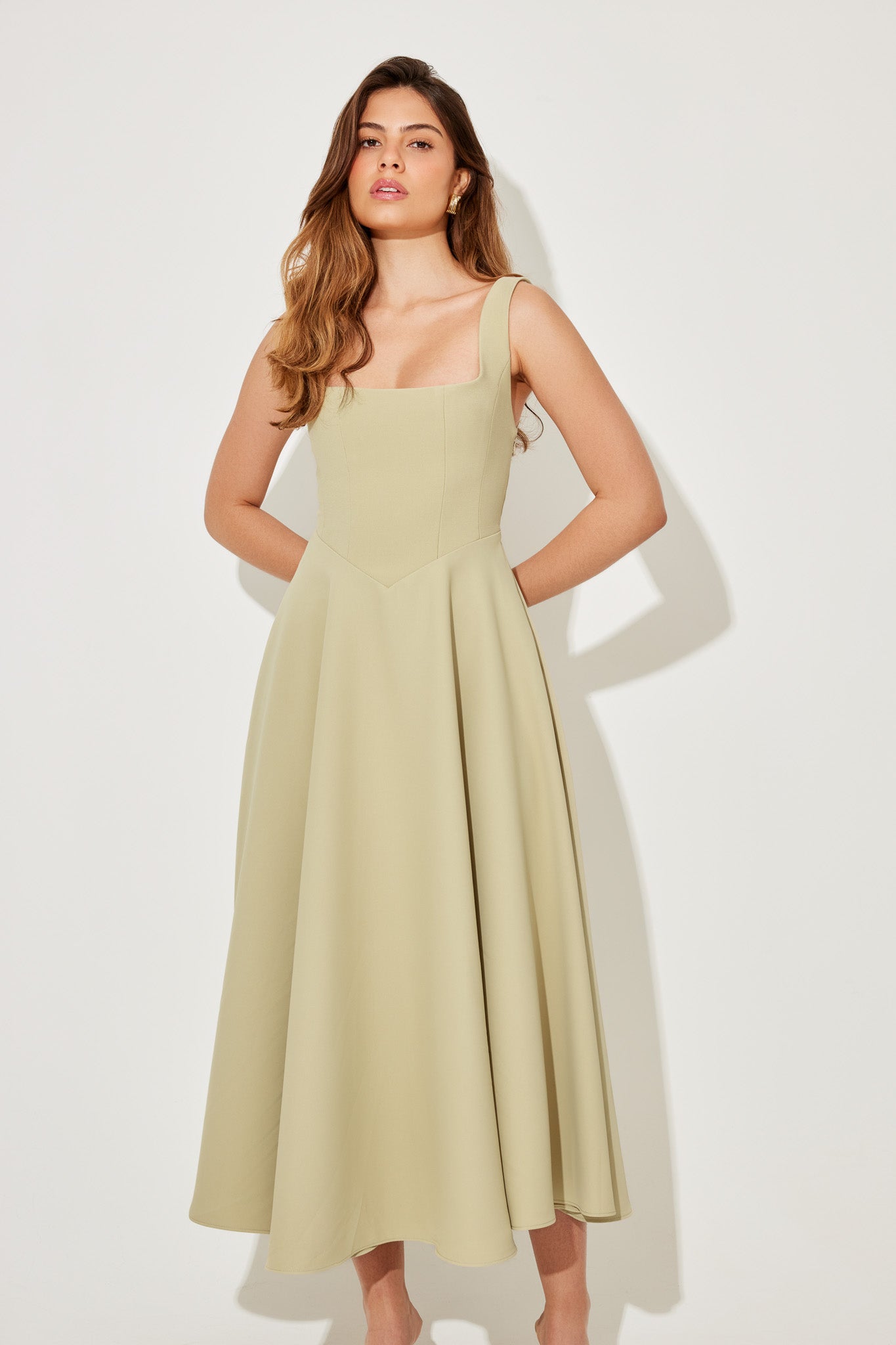 Amelia – Abito Midi Classico con Scollatura Quadrata