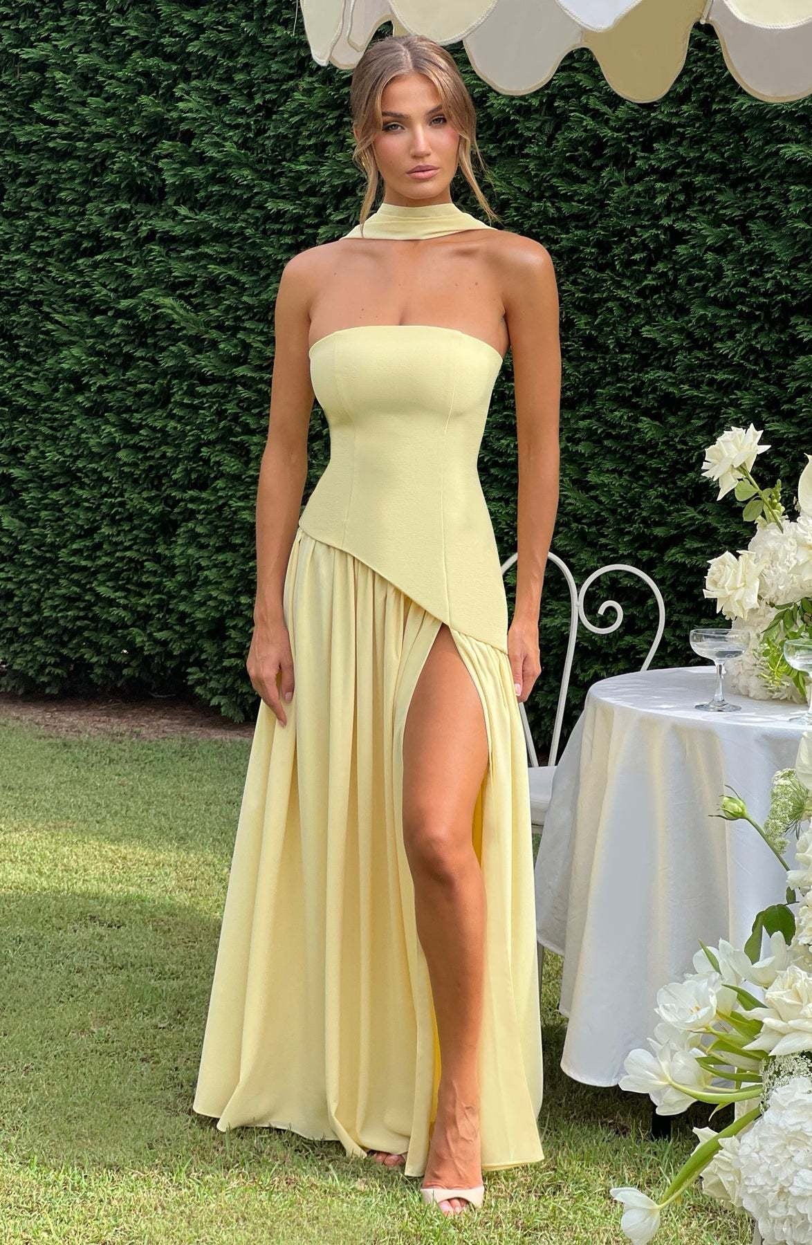 Carlotta – Abito lungo asimmetrico con drappeggio