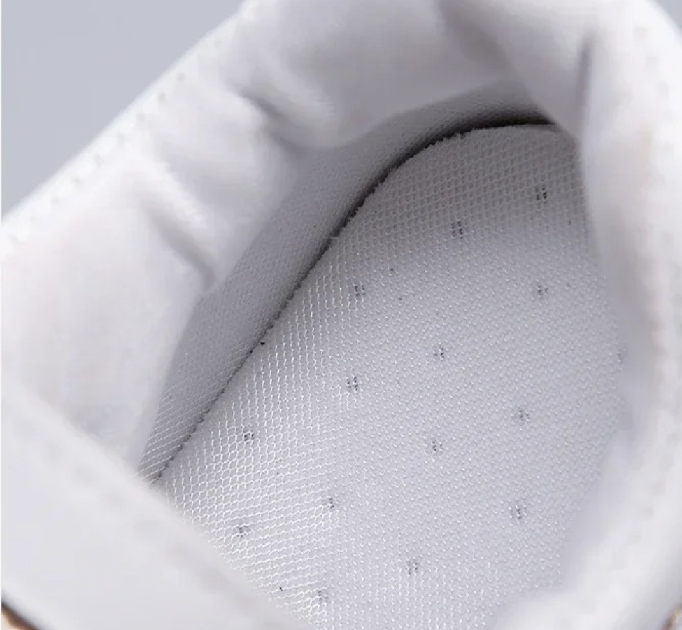Lunora – Minimalist  luxury sneakers