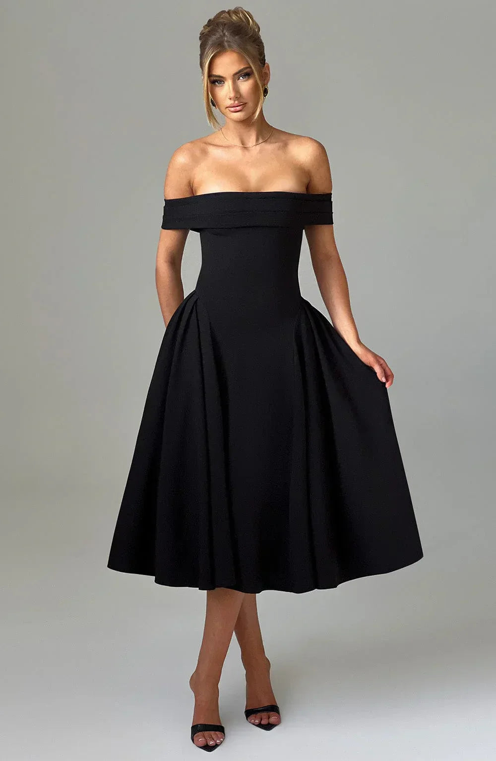 Antonia – Abito midi plissettato con spalle scoperte