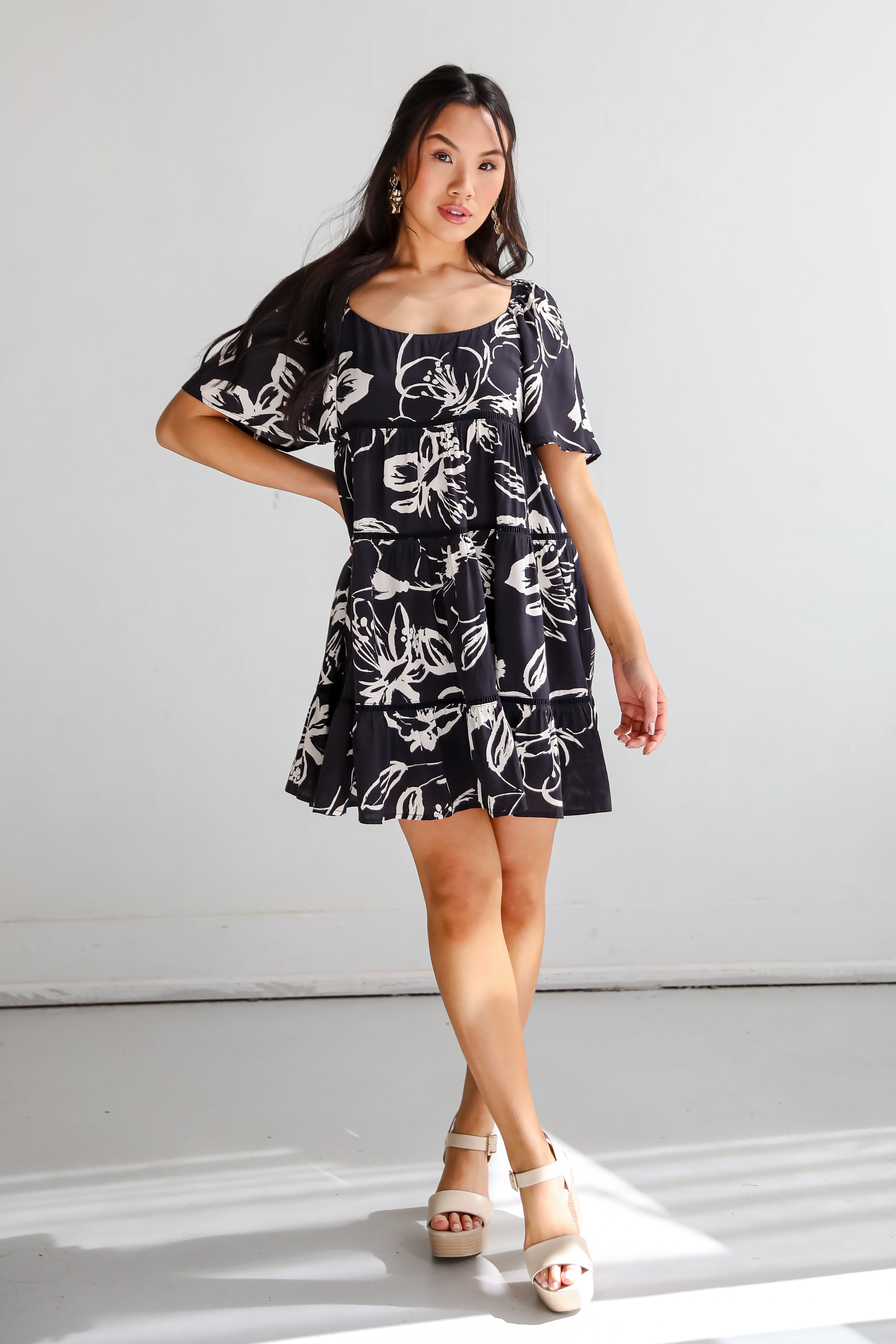 Isle - Vestito Corto a Balze Floreale Nero