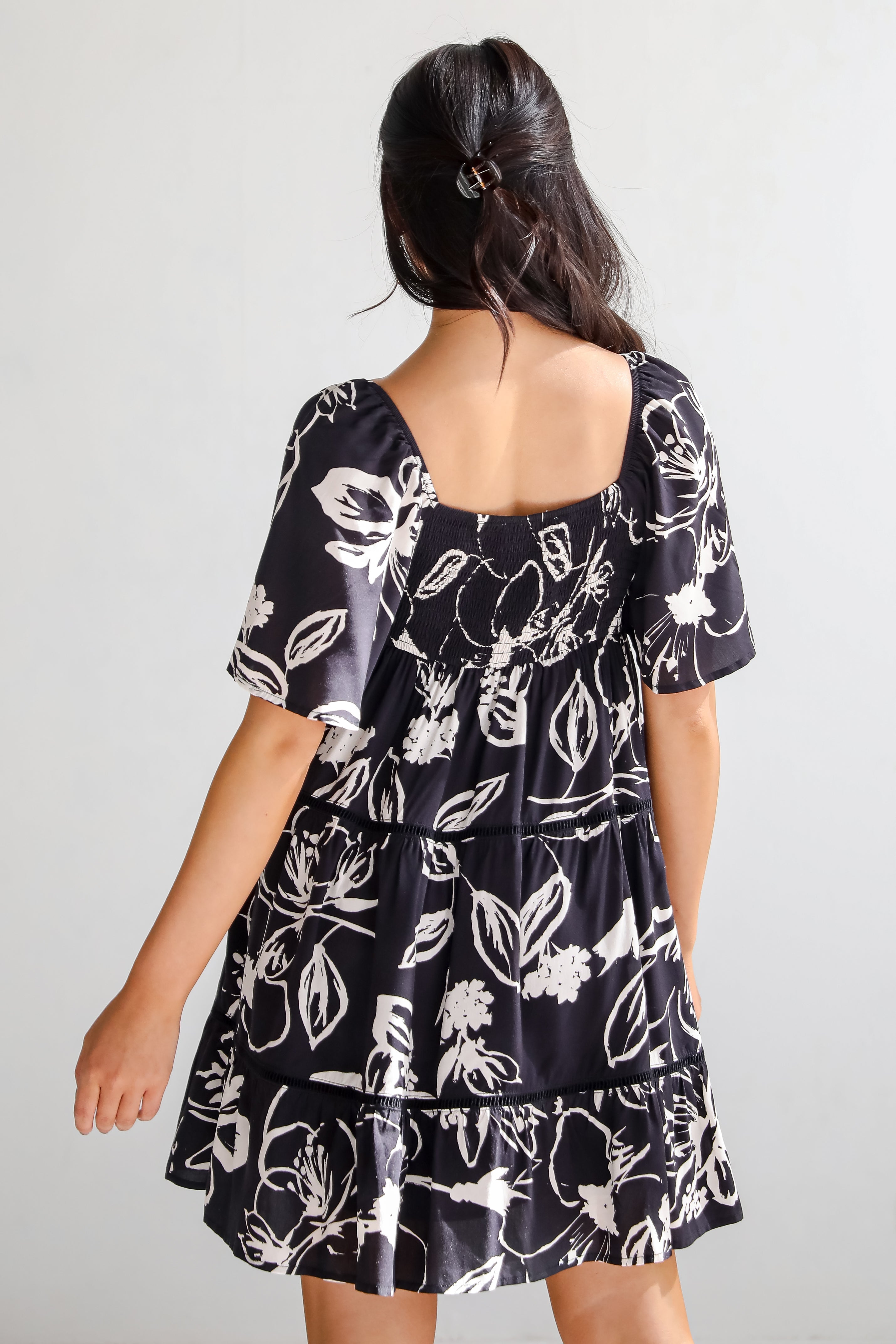 Isle - Vestito Corto a Balze Floreale Nero
